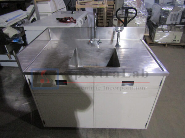 Lab-bench-01.jpg